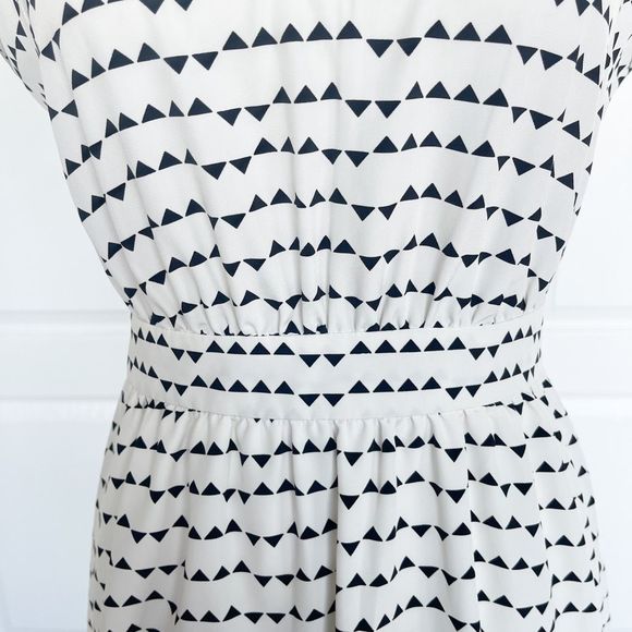 One Clothing Size‎ 0 Black White Contrast Triangular Collared Sleeveless Dress - Picture 6 of 12